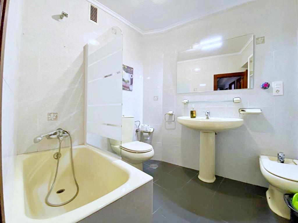 Apartamentos Milan 1 Wifi Y Parking Gratuito اوفيدو المظهر الخارجي الصورة
